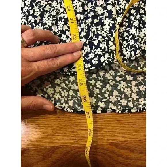 J.Crew XS Navy Floral Blouse Viscose Short Sleeve Light Airy Top Blouse - Picture 5 of 7